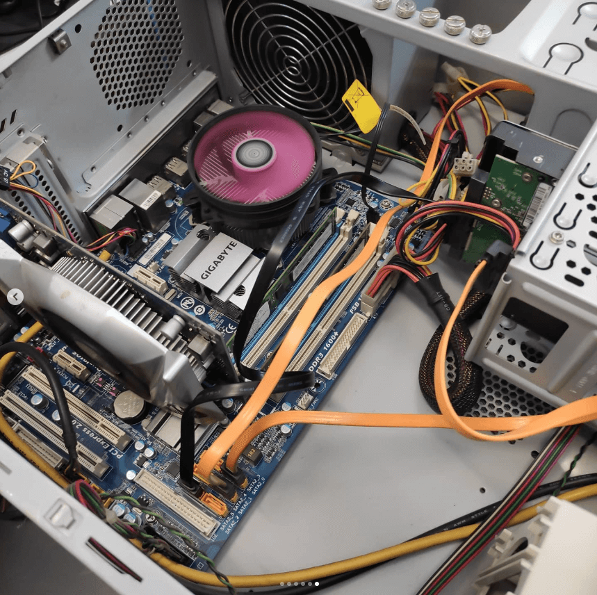 Unutrašnjost čistog računara